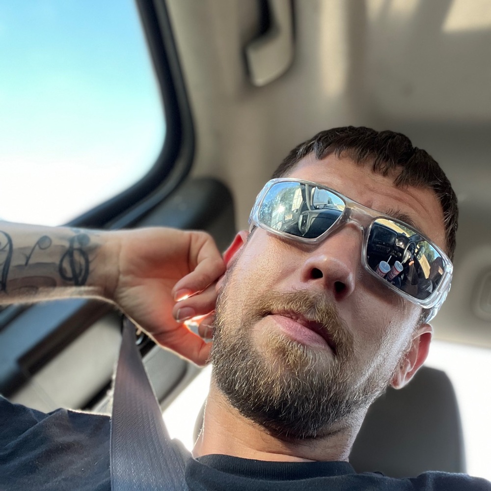 Meet your Posher, Dustin